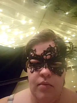 Snapshot of VeiledMuse chatting on November 3, 2:13 am VeiledMuse online show from November 3, 2:13 am