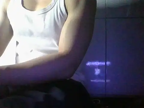 malacobi0 online show from May 30, 6:49 pm