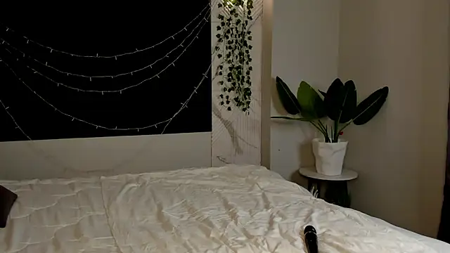 MalvinaDream online show from April 15, 1:23 am