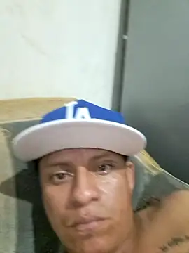 Snapshot of Yomo593 chatting on January 6, 4:05 am Yomo593 online show from January 6, 4:05 am