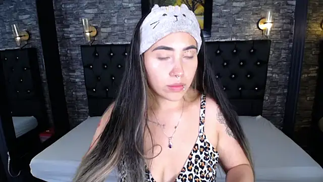  ManuVeelez online show from October 29, 4:37 am