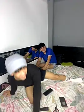 Snapshot of Kailertwink chatting on October 21, 5:19 am Kailertwink online show from October 21, 5:19 am