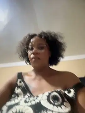 Snapshot of THICKBUNNYCHICKxxx chatting on February 5, 8:35 pm THICKBUNNYCHICKxxx online show from February 5, 8:35 pm