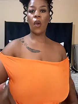 Snapshot of THICKBUNNYCHICKxxx chatting on February 20, 10:38 am THICKBUNNYCHICKxxx online show from February 20, 10:38 am