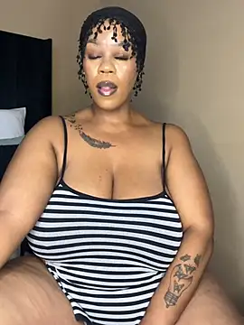 Snapshot of THICKBUNNYCHICKxxx chatting on March 12, 8:37 pm THICKBUNNYCHICKxxx online show from March 12, 8:37 pm