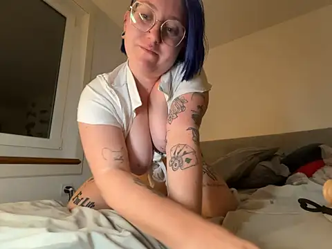 Snapshot of lablonde2025 chatting on March 9, 10:36 pm lablonde2025 online show from March 9, 10:36 pm