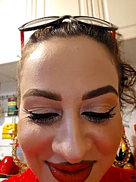 Snapshot of ShineBright88 chatting on February 17, 8:59 pm ShineBright88 online show from February 17, 8:59 pm