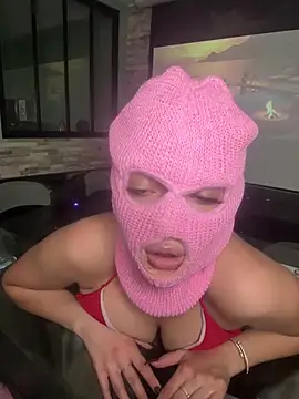 zoeypink online show from September 24, 6:00 pm