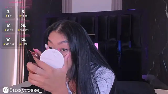 Snapshot of Sussyrosse_ chatting on September 8, 9:03 pm Sussyrosse online show from September 8, 9:03 pm