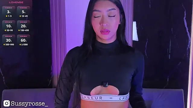 Snapshot of Sussyrosse_ chatting on October 10, 8:08 pm Sussyrosse online show from October 10, 8:08 pm