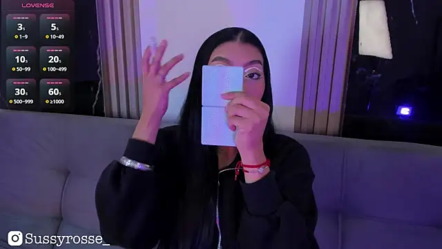 Snapshot of Sussyrosse_ chatting on December 14, 12:27 am Sussyrosse online show from December 14, 12:27 am