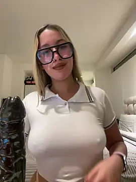 Snapshot of miagarcia250 chatting on April 28, 3:44 am miagarcia250 online show from April 28, 3:44 am