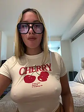 Snapshot of miagarcia250 chatting on April 29, 2:59 am miagarcia250 online show from April 29, 2:59 am