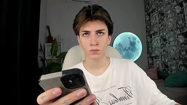 Snapshot of Oliver_Starboy chatting on September 12, 5:07 am Oliver Starboy online show from September 12, 5:07 am