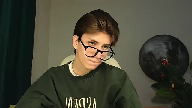 Snapshot of Oliver_Starboy chatting on September 30, 7:57 am Oliver Starboy online show from September 30, 7:57 am