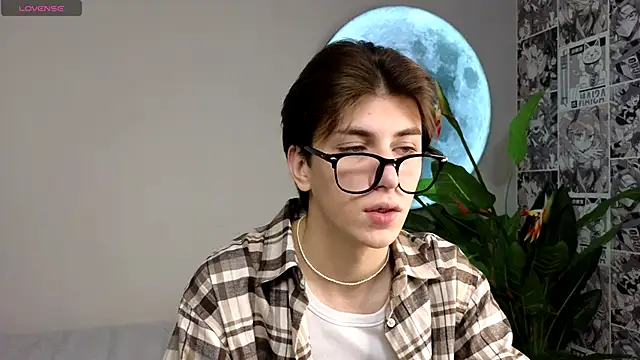 Snapshot of Oliver_Starboy chatting on October 3, 5:26 am Oliver Starboy online show from October 3, 5:26 am