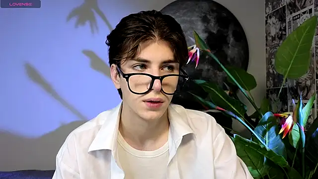 Snapshot of Oliver_Starboy chatting on October 9, 6:33 am Oliver Starboy online show from October 9, 6:33 am