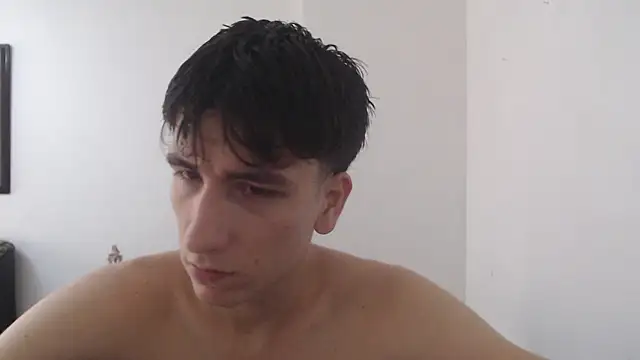 Snapshot of younewmaster chatting on September 18, 9:28 pm younewmaster online show from September 18, 9:28 pm