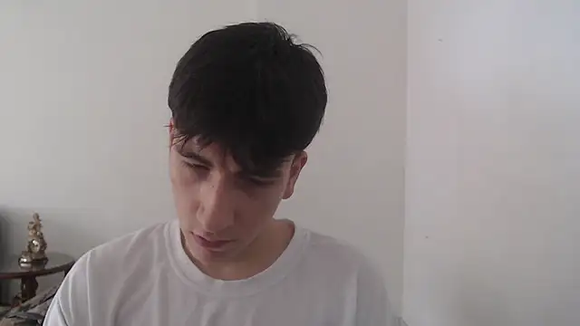 Snapshot of younewmaster chatting on September 28, 6:24 pm younewmaster online show from September 28, 6:24 pm