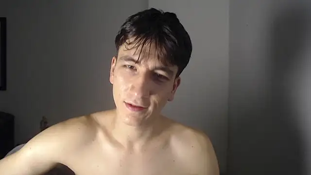 Snapshot of younewmaster chatting on September 29, 11:42 pm younewmaster online show from September 29, 11:42 pm