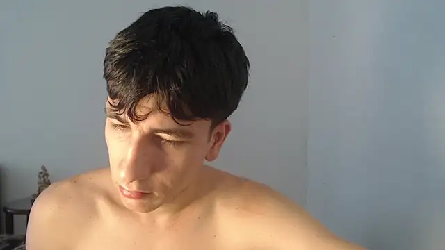 Snapshot of younewmaster chatting on October 1, 6:03 pm younewmaster online show from October 1, 6:03 pm