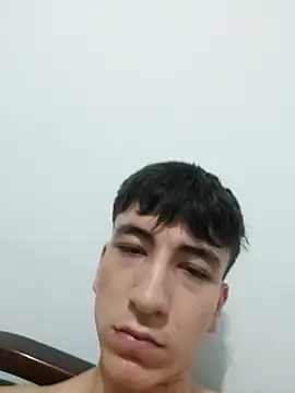 Snapshot of younewmaster chatting on October 10, 9:30 am younewmaster online show from October 10, 9:30 am