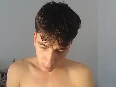 Snapshot of younewmaster chatting on October 16, 2:29 pm younewmaster online show from October 16, 2:29 pm