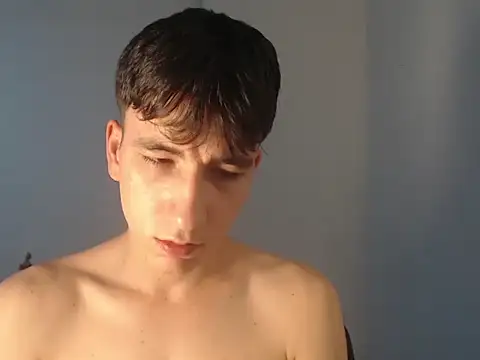 Snapshot of younewmaster chatting on November 8, 11:25 pm younewmaster online show from November 8, 11:25 pm