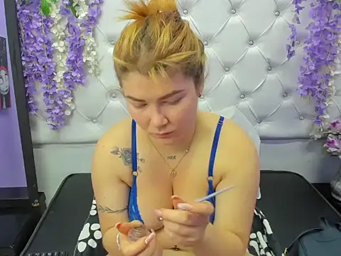 Snapshot of JuliettaRousse69 chatting on September 24, 1:03 pm JuliettaRousse69 online show from September 24, 1:03 pm