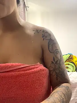 AmyMartinelli online show from October 23, 9:02 pm