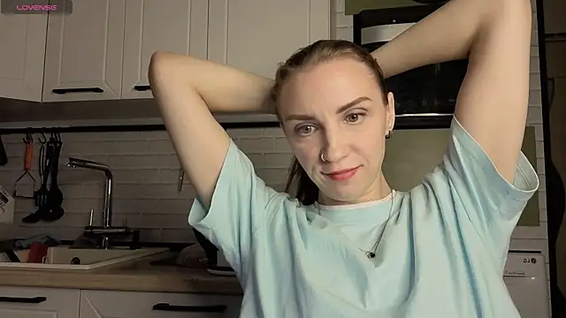 Snapshot of Edena_ chatting on June 22, 7:33 pm Edena online show from June 22, 7:33 pm