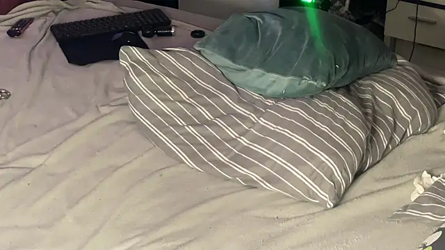 Snapshot of GayFun_bln chatting on December 4, 8:34 am GayFun bln online show from December 4, 8:34 am