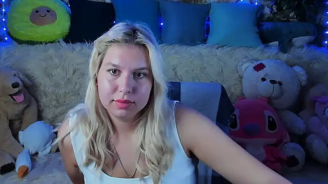 ChloeRicc online show from September 8, 3:00 pm