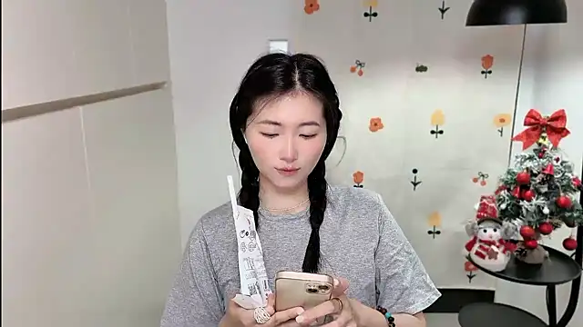 Snapshot of Rosalind_xixi chatting on March 8, 11:25 am Rosalind xixi online show from March 8, 11:25 am