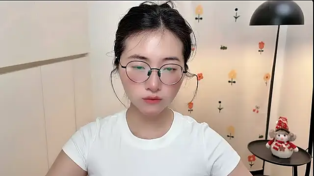 Snapshot of Rosalind_xixi chatting on April 12, 1:05 pm Rosalind xixi online show from April 12, 1:05 pm