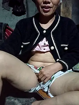 Snapshot of TinTin321 chatting on January 6, 12:09 pm TinTin321 online show from January 6, 12:09 pm