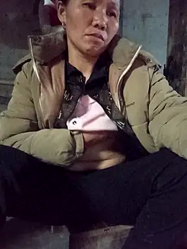 Snapshot of TinTin321 chatting on February 8, 7:01 am TinTin321 online show from February 8, 7:01 am