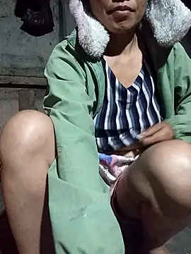 Snapshot of TinTin321 chatting on February 10, 11:20 pm TinTin321 online show from February 10, 11:20 pm