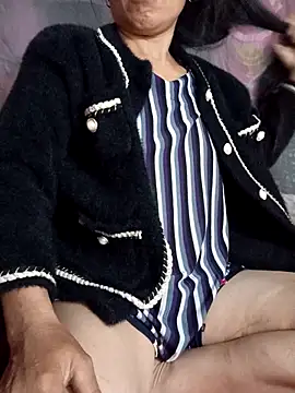 Snapshot of TinTin321 chatting on February 13, 8:49 pm TinTin321 online show from February 13, 8:49 pm