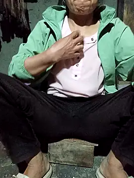 Snapshot of TinTin321 chatting on February 23, 12:35 pm TinTin321 online show from February 23, 12:35 pm