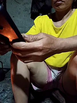 Snapshot of TinTin321 chatting on March 8, 11:19 pm TinTin321 online show from March 8, 11:19 pm