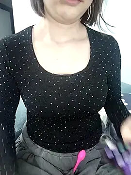 Snapshot of Linh_linh01 chatting on November 1, 3:58 pm Linh linh01 online show from November 1, 3:58 pm