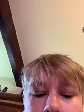 Snapshot of TomasCramp chatting on March 26, 1:17 pm TomasCramp online show from March 26, 1:17 pm