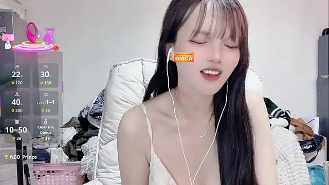 twlilybae online show from March 12, 2:23 pm