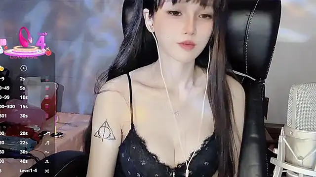 Snapshot of twlilybae chatting on July 20, 9:23 am twlilybae online show from July 20, 9:23 am