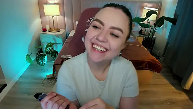 ashton heidii online show from April 12, 1:54 am