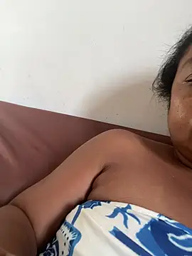 Snapshot of Kamilinha2 chatting on February 24, 9:29 am Kamilinha2 online show from February 24, 9:29 am