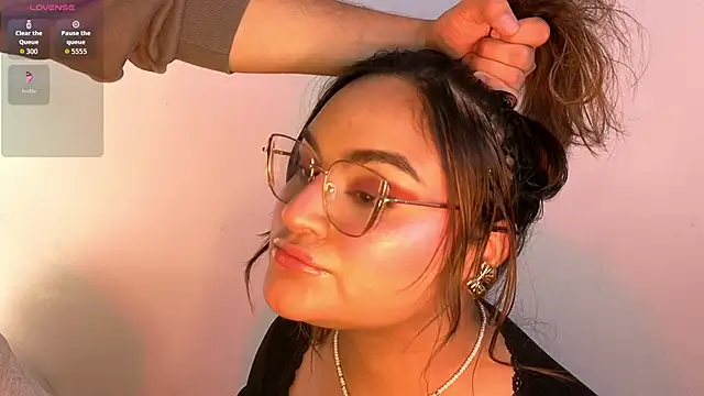 Snapshot of laurale_phillipe chatting on February 16, 11:23 pm laurale phillipe online show from February 16, 11:23 pm