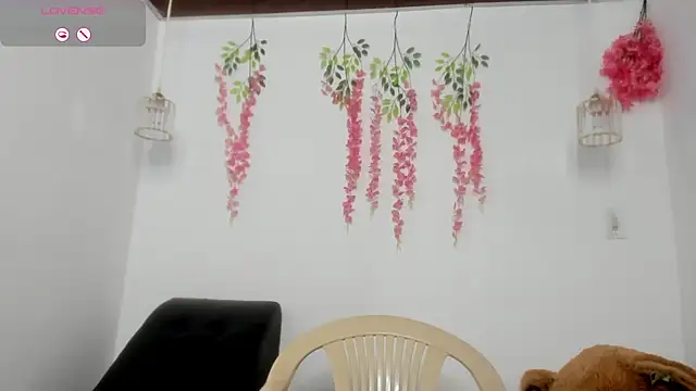 scarletbaker  online show from May 26, 2:46 pm