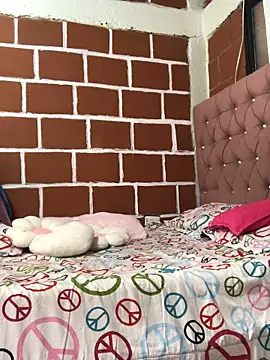 Rachellcooperrr online show from April 4, 6:05 pm